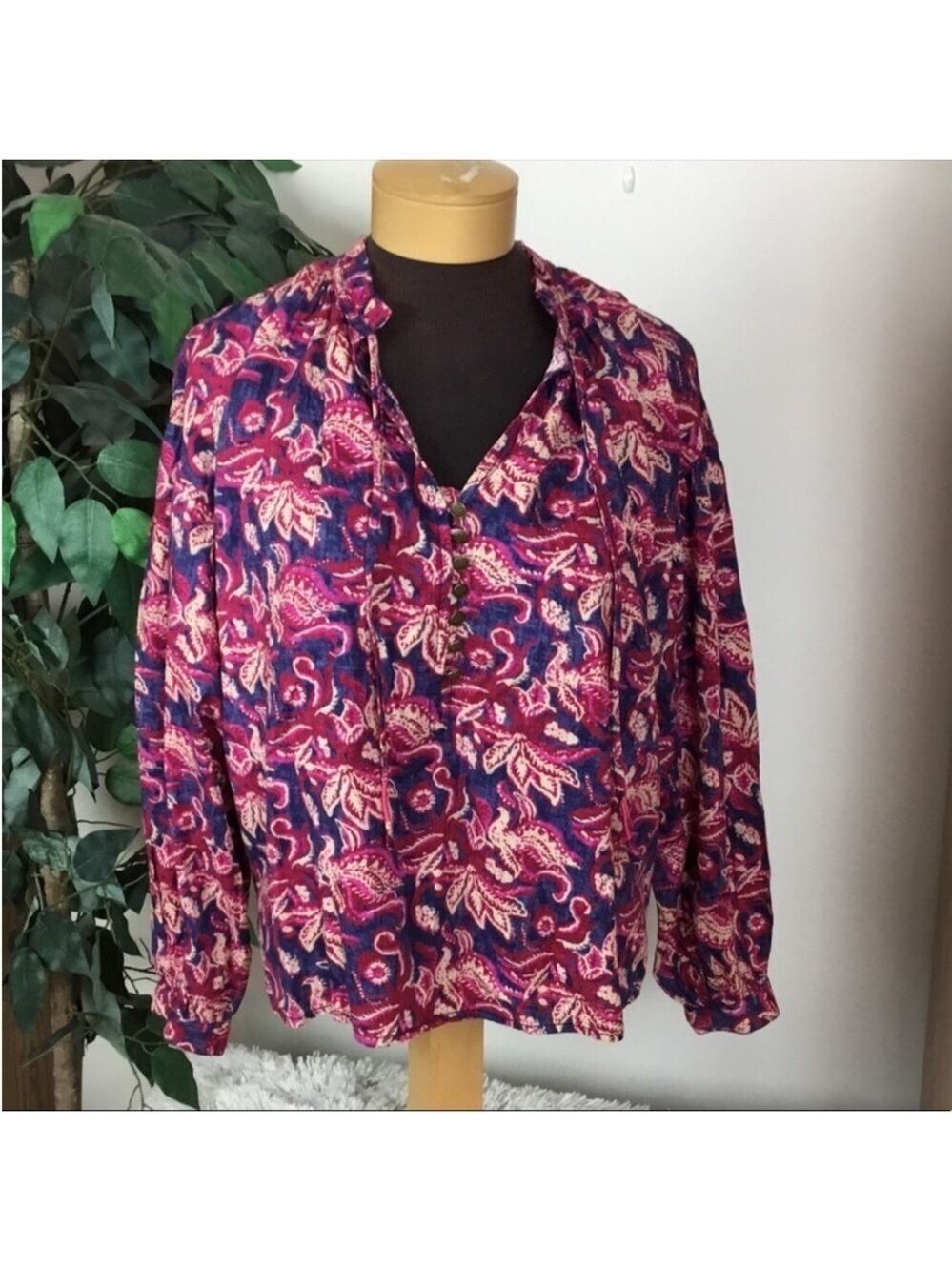 Anthropologie Pilcro floral blouse Woman’s size small blue pink red tan
